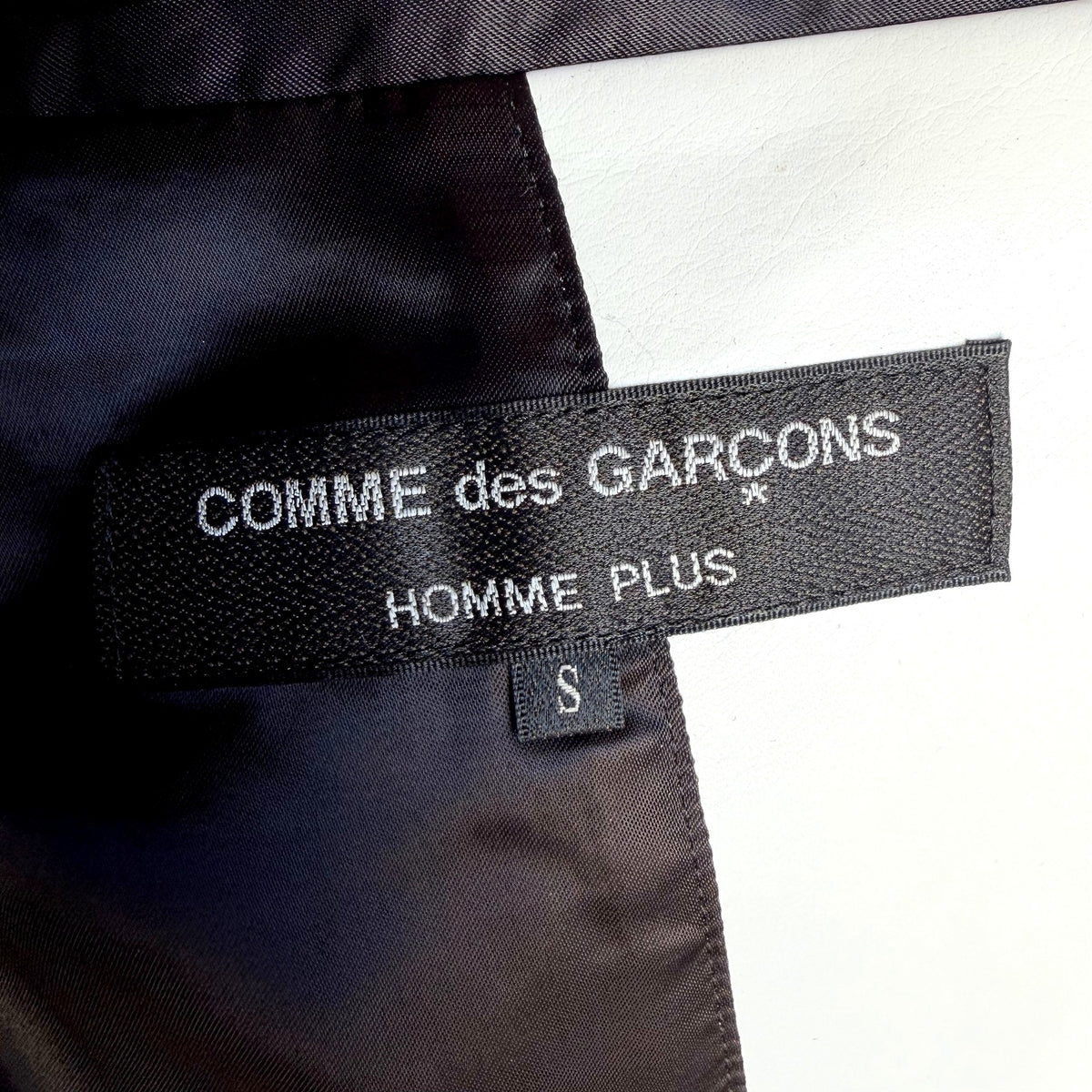 Comme des Garçons Homme Plus FW15 Roger Ballen Rider Jacket – White Synthetic Leather, Asylum of the Birds Back Print, Made in Japan, Size S