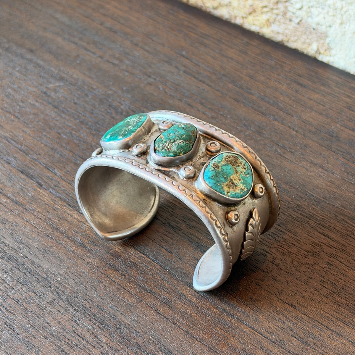 Vintage King Silver Turquoise Cuff Bracelet – Three Stone, Applied Feathers, Stamped Border