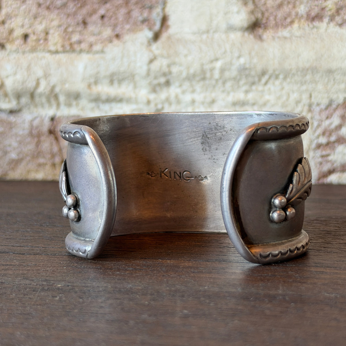 Vintage King Silver Turquoise Cuff Bracelet – Three Stone, Applied Feathers, Stamped Border